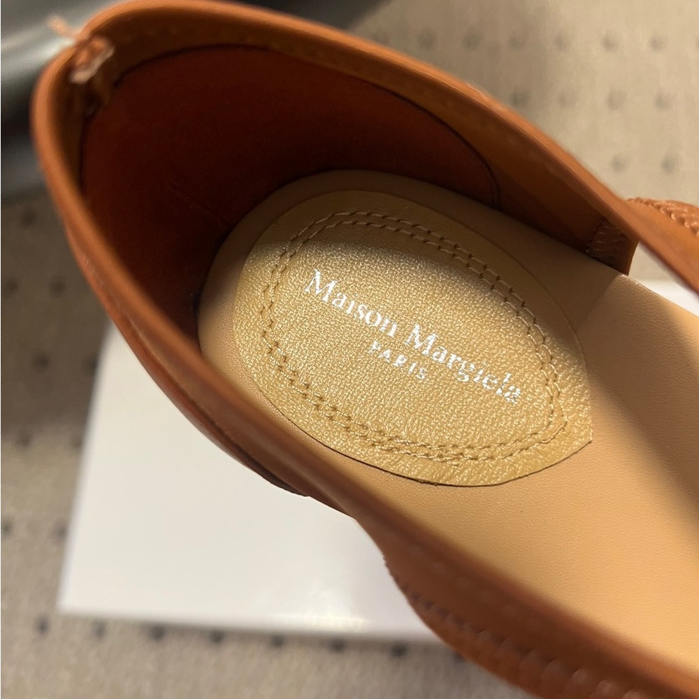 Maison Martin Margiela Women's Brown Slip-On Split-Toe Ballet Flats - Picture 8 of 8